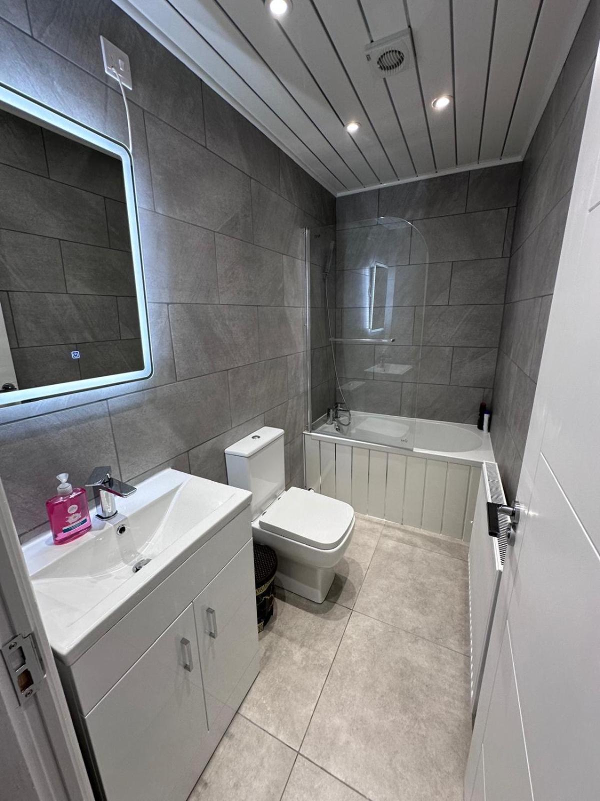 Modern Two-Bedroom Apartment マンチェスター エクステリア 写真
